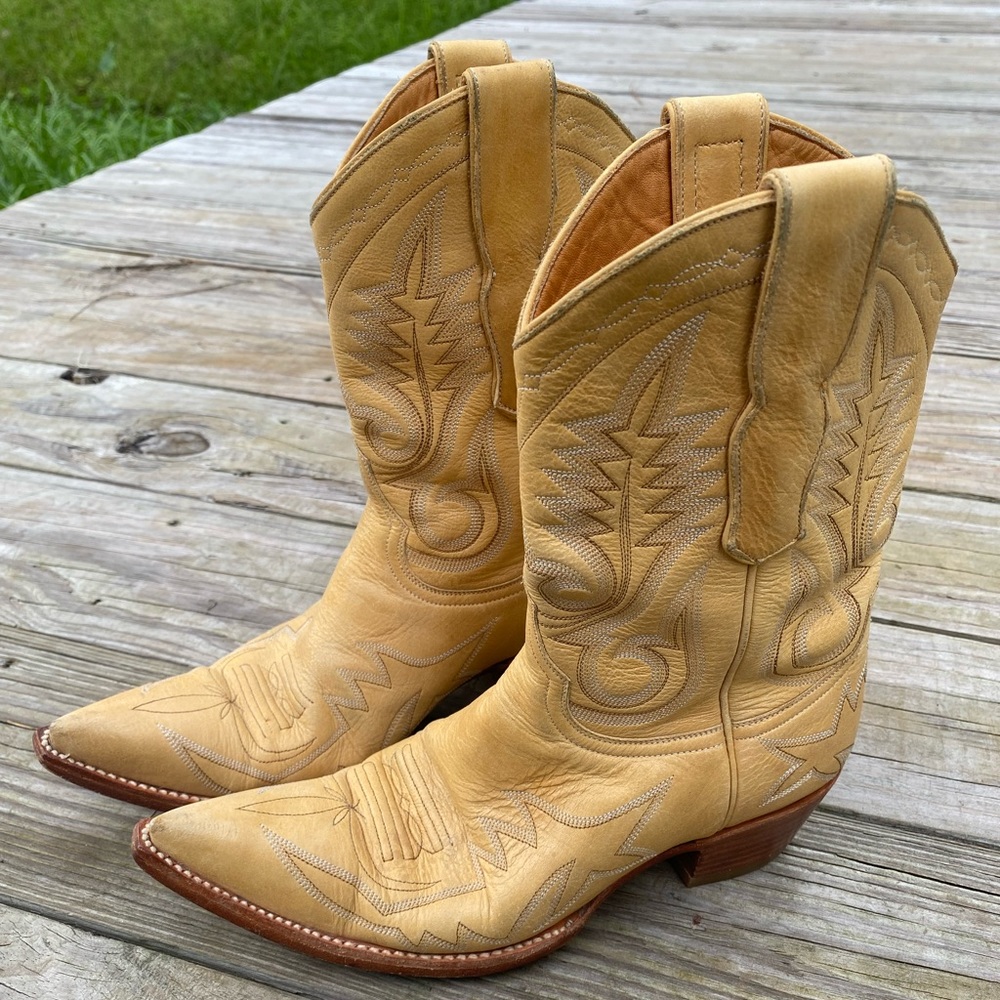 Tan old gringo cowboy western boot